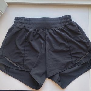 lululemon black hotty hot low rise lined short 4” size 2